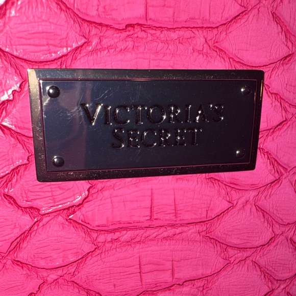 Victoria's Secret - NWOT Pink Slim Wristlet Wallet with Black Tassel - Picture 4 of 17